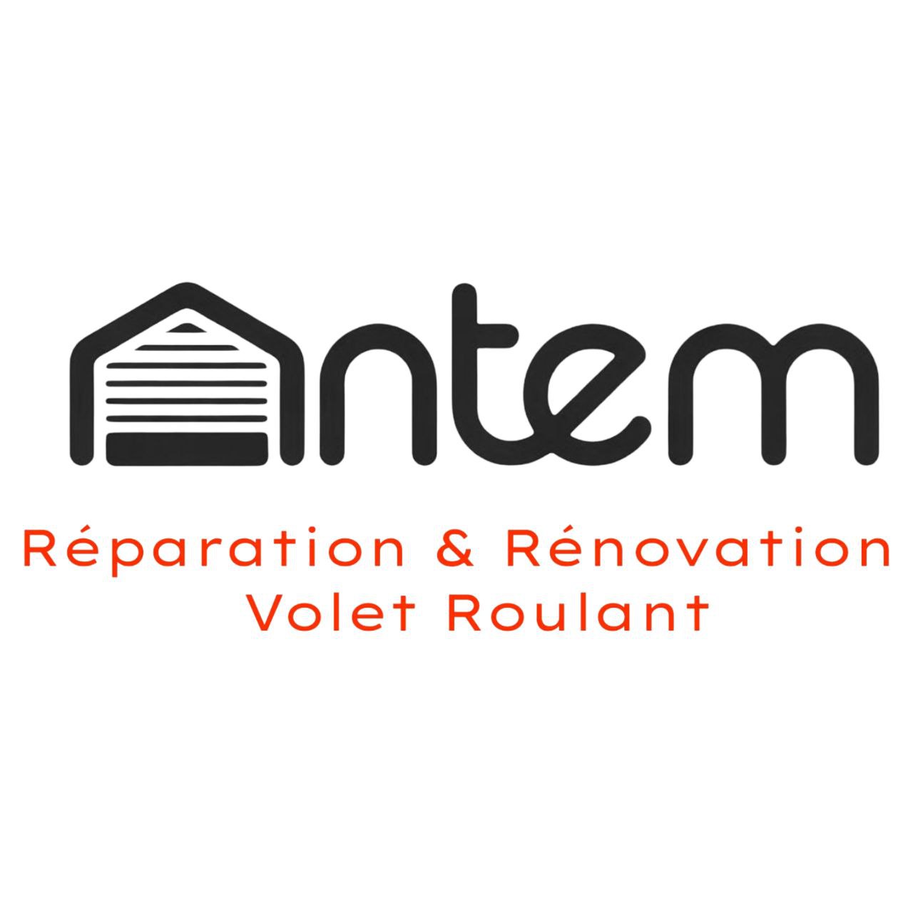 Cette image représente un logo circulaire avec le texte “ANTEM” écrit en haut, utilisant une typographie moderne et épurée. En dessous, on voit une illustration stylisée d’un volet roulant jaune et noir, accompagné d’une petite partie rouge sur le côté droit, évoquant un détail ou un accent visuel. Sous cette illustration, le texte “volet roulant” est inscrit en lettres simples. Ce logo semble être lié à une entreprise spécialisée dans les volets roulants, probablement pour des services de fabrication, installation ou réparation.